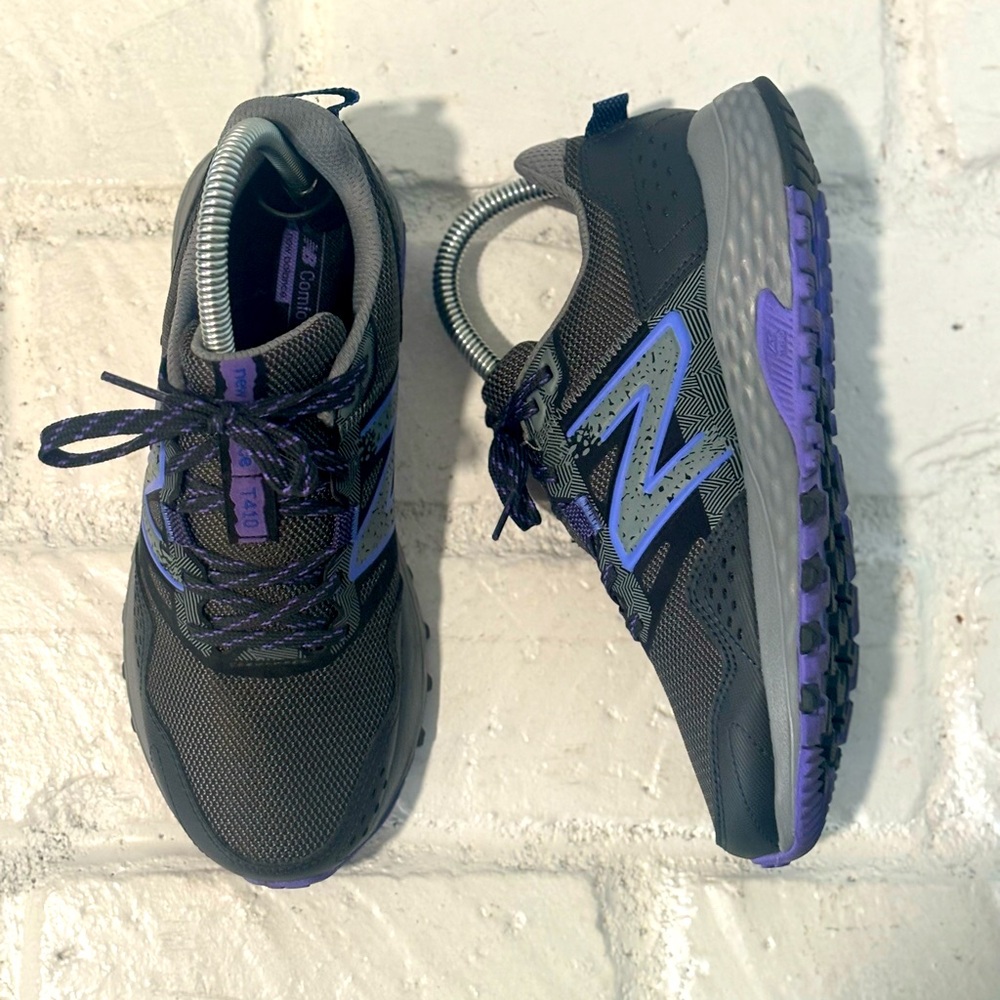New Balance 410 V8 Trail Running, Hiking Shoes, Women’s size 6.5, Men’s size 5
